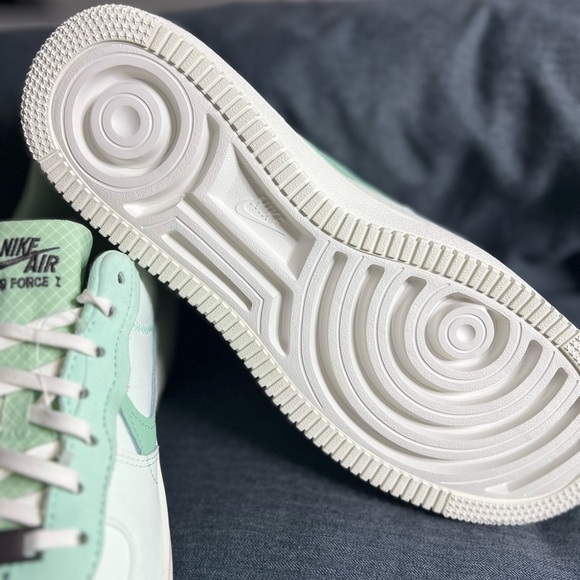 Nike Air Force 1 PLT.AF.ORM
Barely Green (Women's) - Picture 6 of 6
